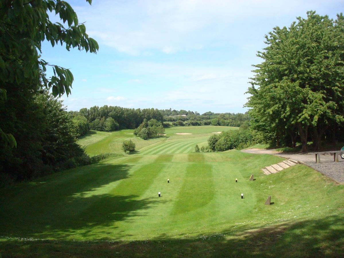 Cave Hotel & Golf Resort Faversham Exteriör bild